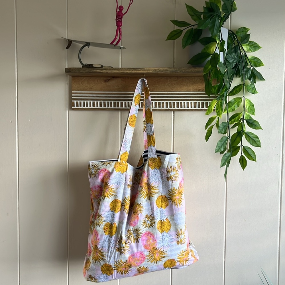 🍍🌸Foldable lined tote - Picture 7 of 9